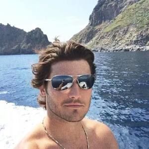 Meet your Posher, Jason